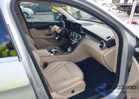 2016 Mercedes-Benz Glc 300 z USA, uszkodzony, nr VIN WDC0G4JB0GF071428